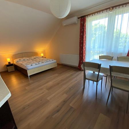 Апартаменти Magyar Apartman Iii. Гайдусобосло Екстер'єр фото