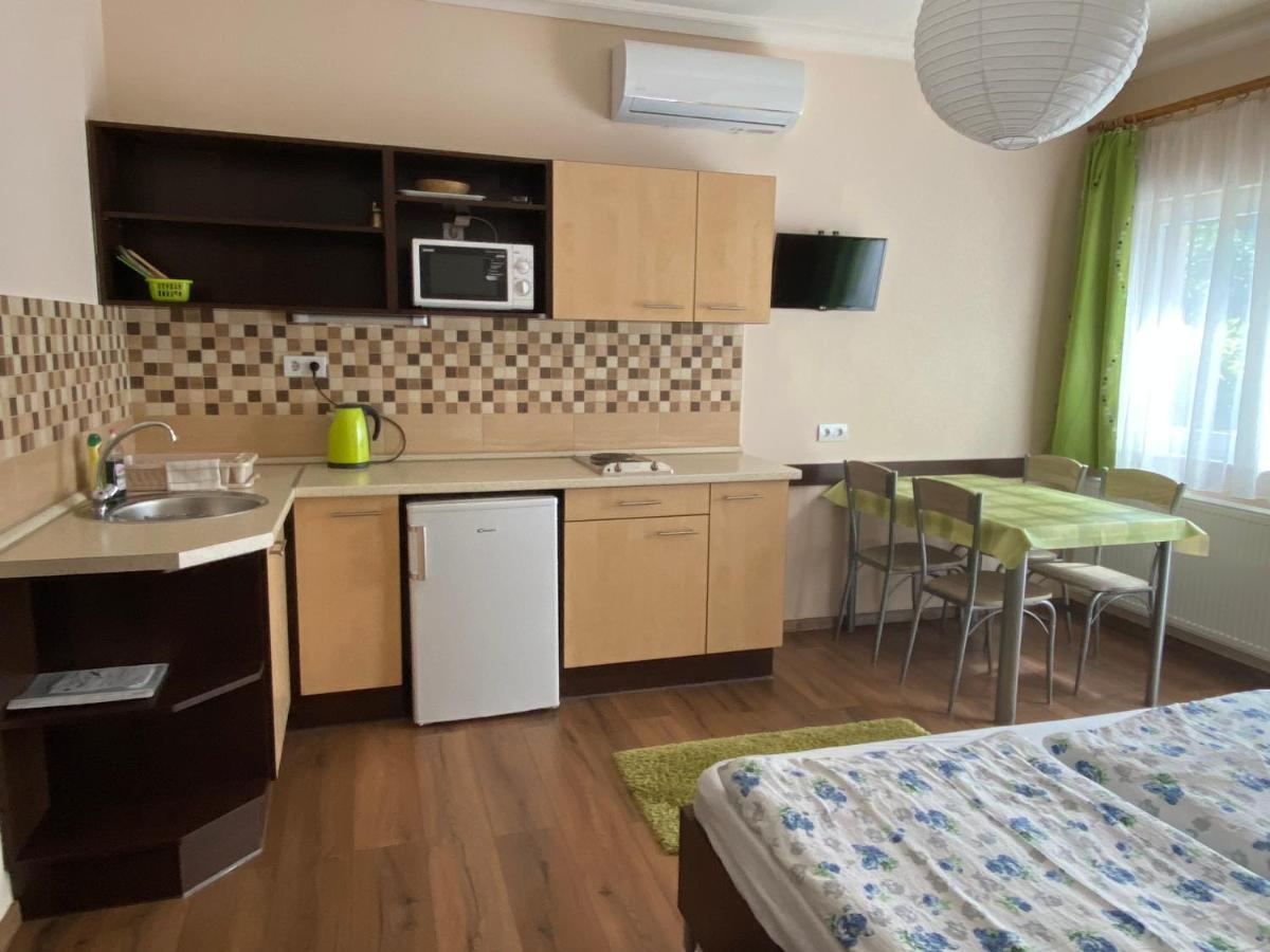 Апартаменти Magyar Apartman Iii. Гайдусобосло Екстер'єр фото