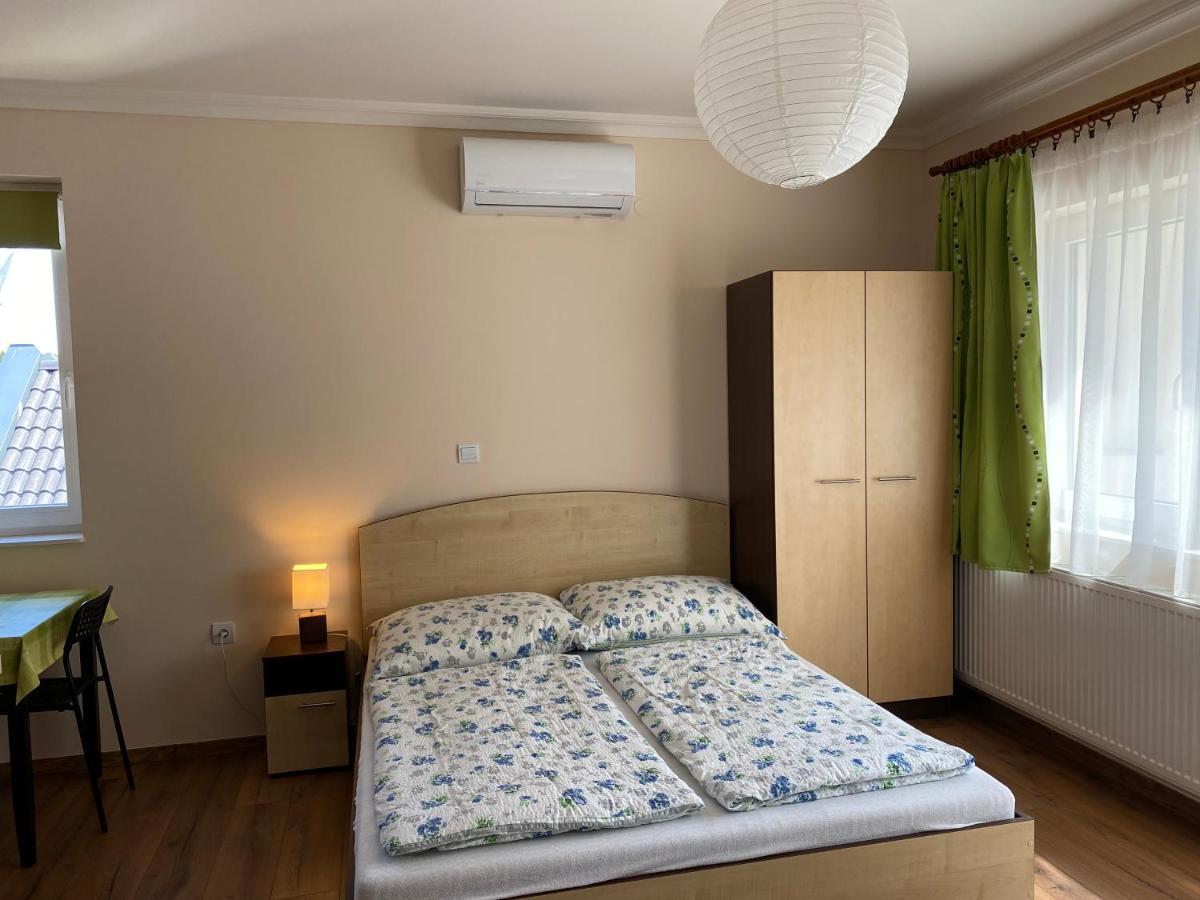 Апартаменти Magyar Apartman Iii. Гайдусобосло Екстер'єр фото