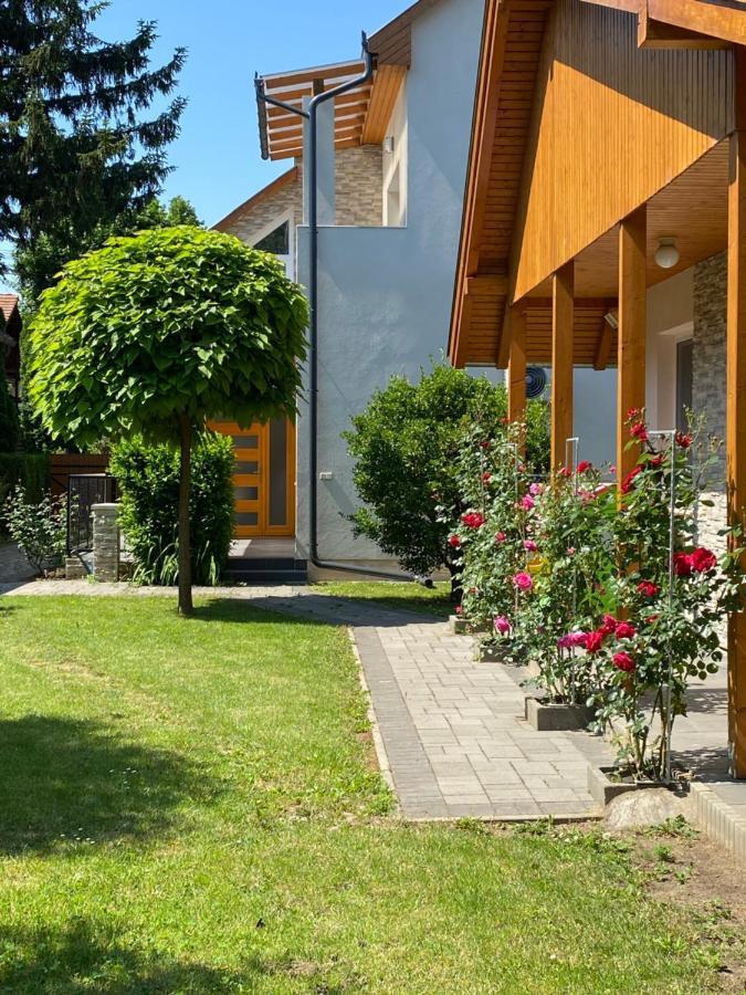 Апартаменти Magyar Apartman Iii. Гайдусобосло Екстер'єр фото