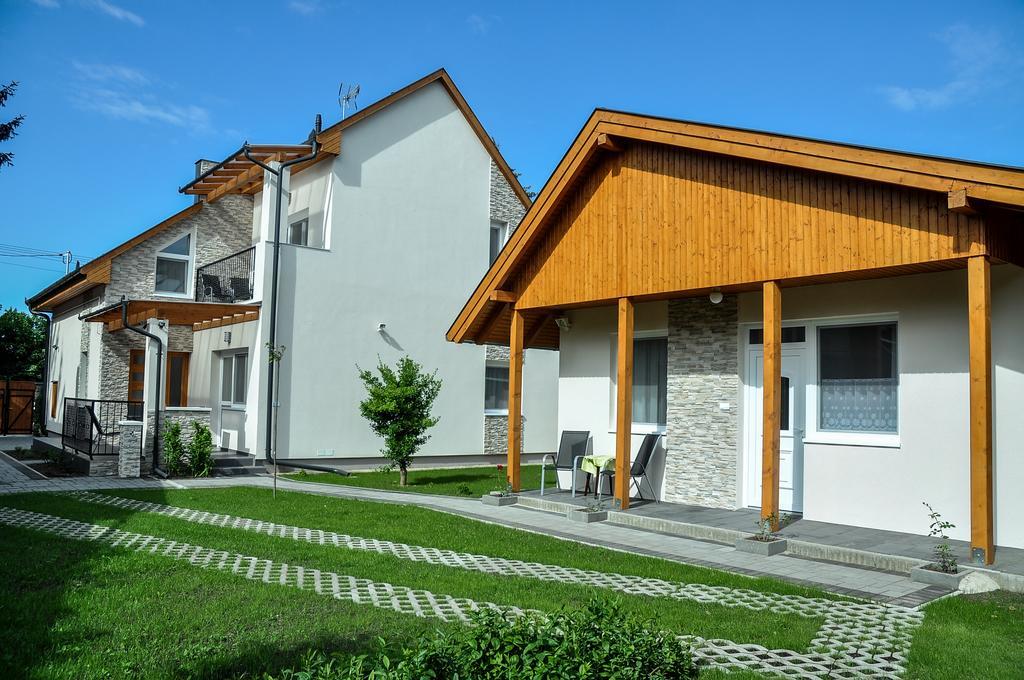 Апартаменти Magyar Apartman Iii. Гайдусобосло Екстер'єр фото