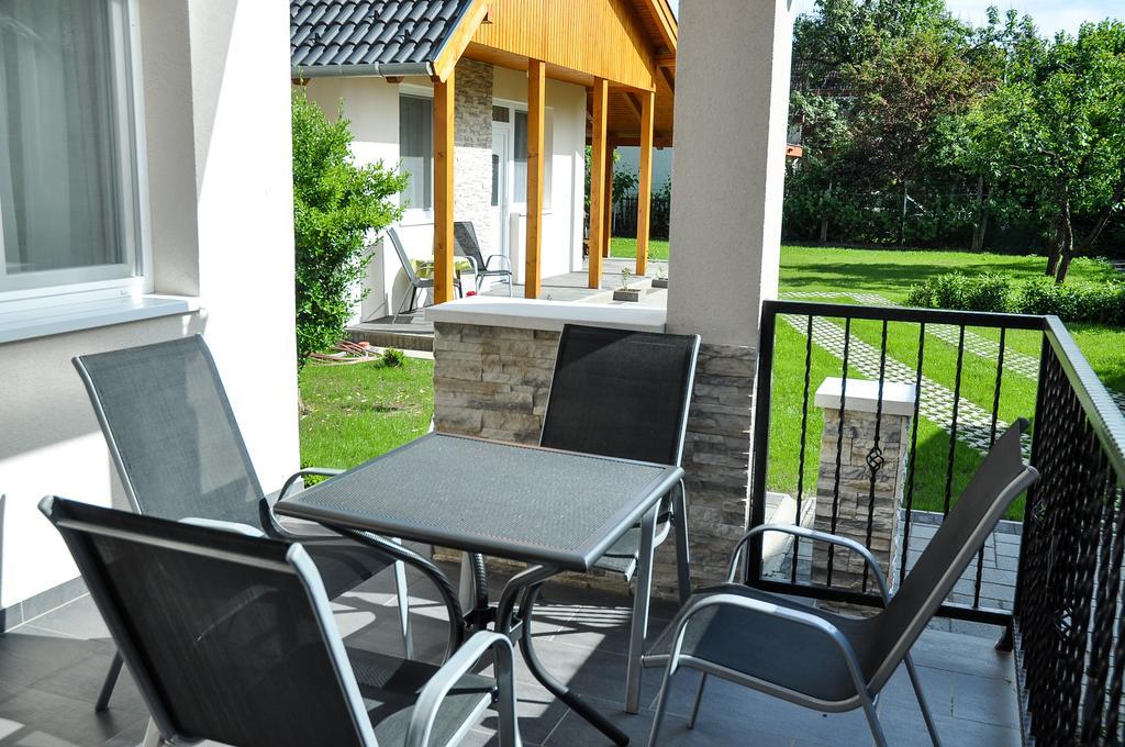 Апартаменти Magyar Apartman Iii. Гайдусобосло Екстер'єр фото