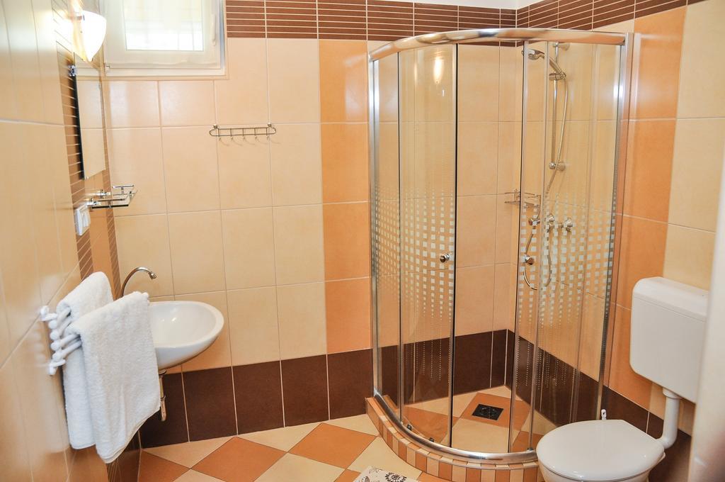 Апартаменти Magyar Apartman Iii. Гайдусобосло Екстер'єр фото