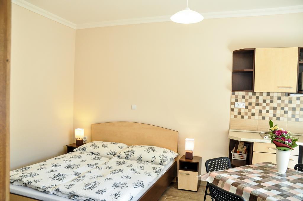 Апартаменти Magyar Apartman Iii. Гайдусобосло Екстер'єр фото