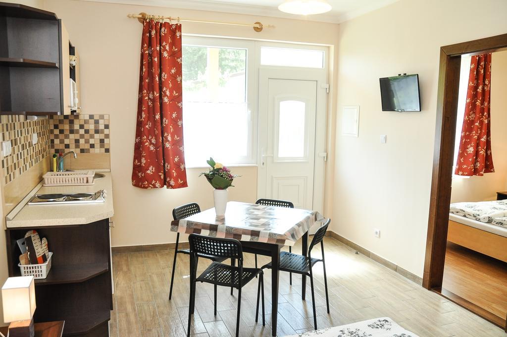 Апартаменти Magyar Apartman Iii. Гайдусобосло Екстер'єр фото