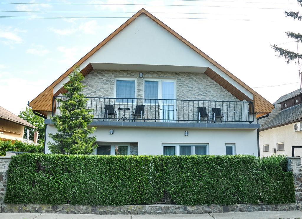 Апартаменти Magyar Apartman Iii. Гайдусобосло Екстер'єр фото