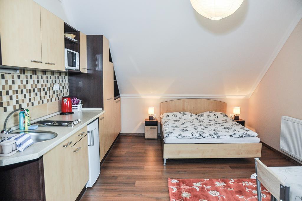 Апартаменти Magyar Apartman Iii. Гайдусобосло Екстер'єр фото